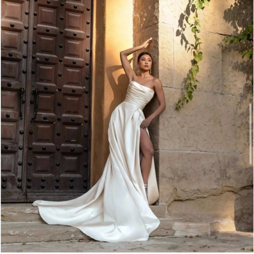 Essense of Australia Wedding Dress (D3794)